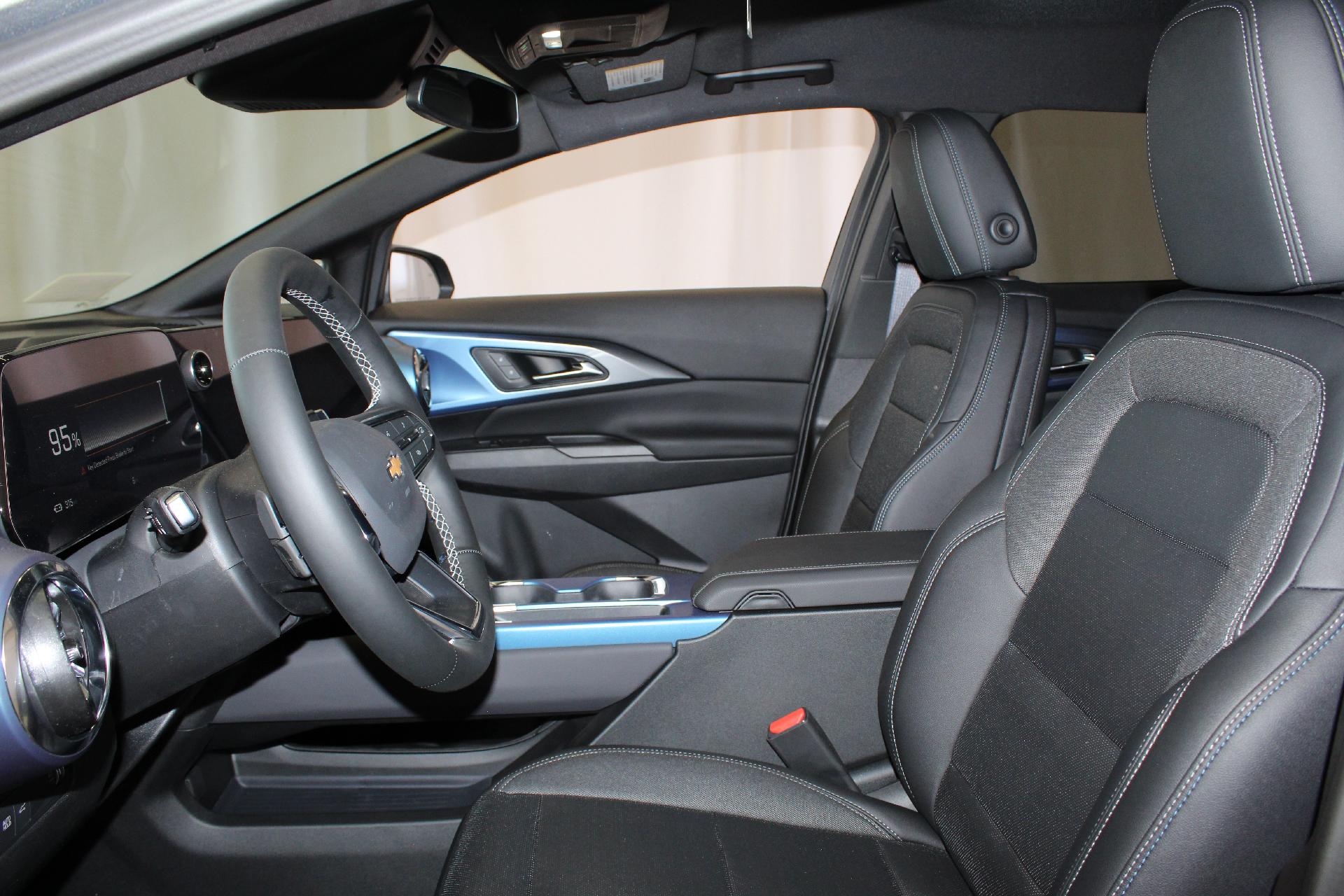 2025 Chevrolet Equinox EV Vehicle Photo in NORTHAMPTON, MA 01060-1120
