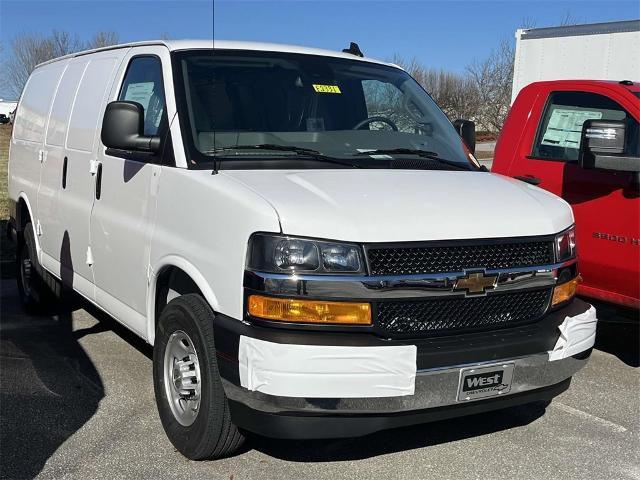 2025 Chevrolet Express Cargo 2500 Vehicle Photo in ALCOA, TN 37701-3235