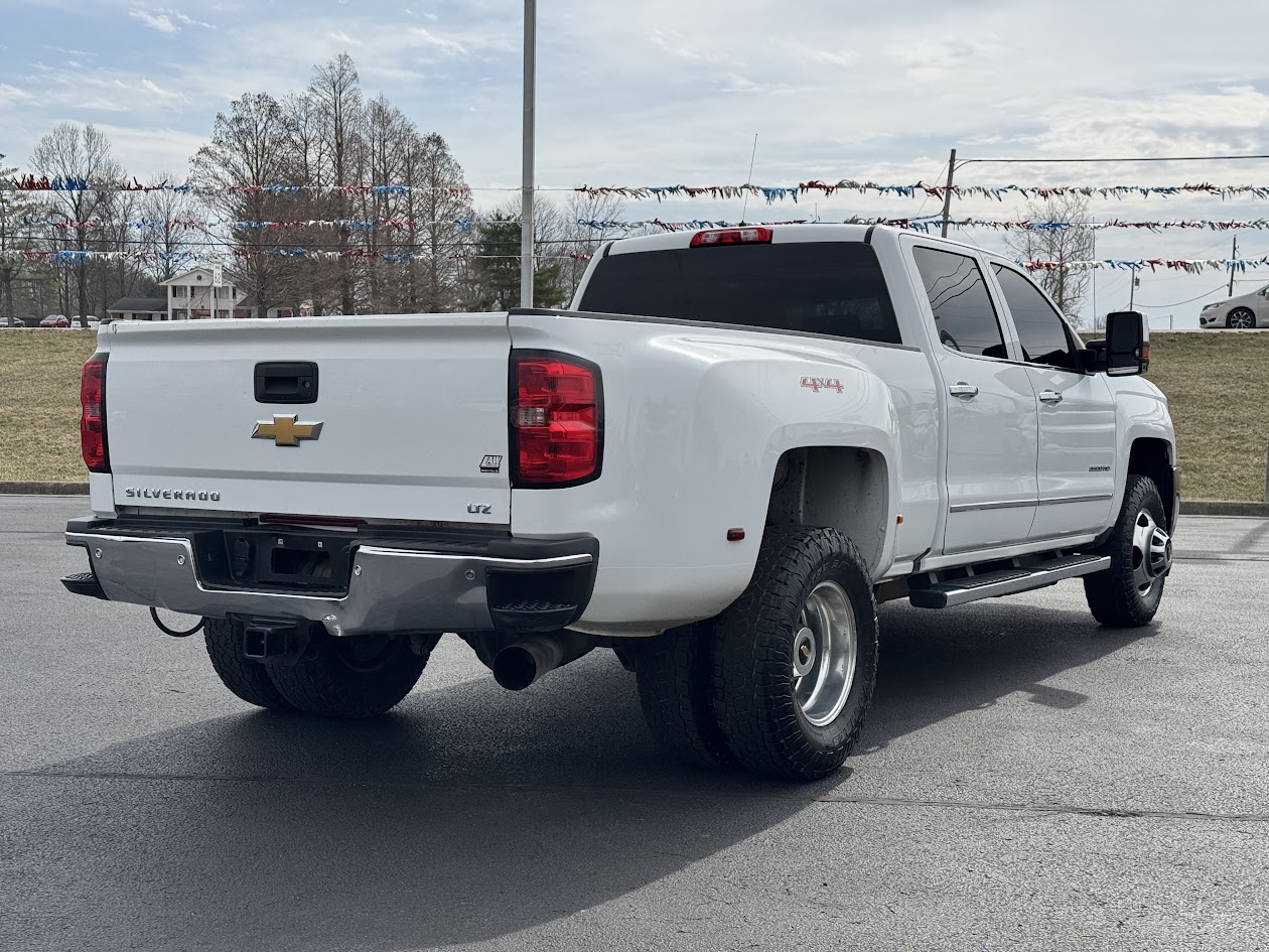 2016 Chevrolet Silverado 3500HD Vehicle Photo in BOONVILLE, IN 47601-9633