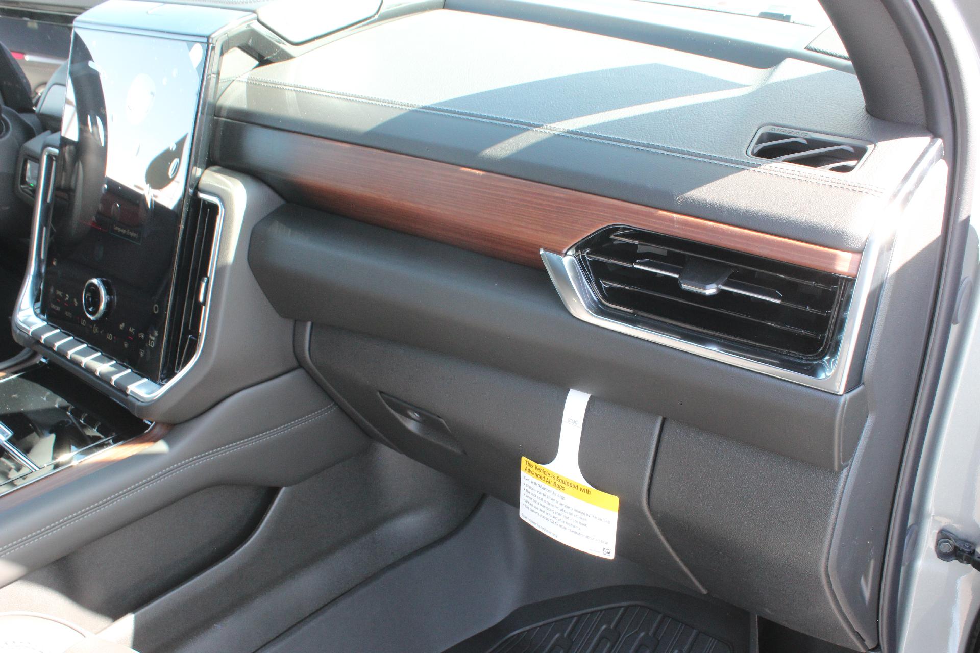 2025 GMC Yukon XL Vehicle Photo in AURORA, CO 80012-4011