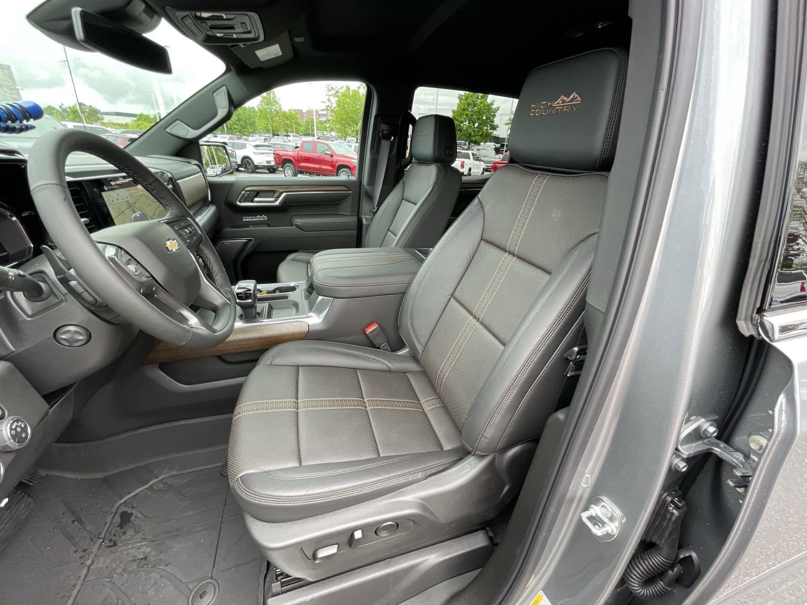 2025 Chevrolet Silverado 1500 Vehicle Photo in BENTONVILLE, AR 72712-4322