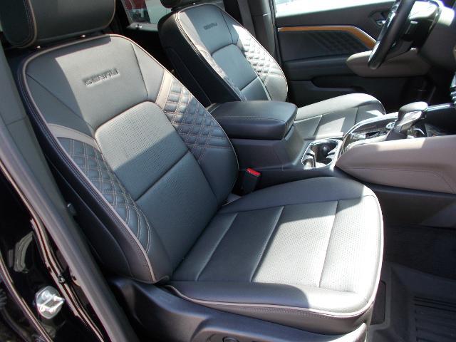2023 GMC Canyon Vehicle Photo in LOWELL, MA 01852-4336