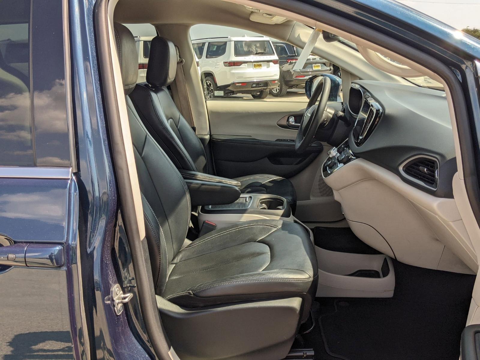 2022 Chrysler Pacifica Vehicle Photo in Seguin, TX 78155