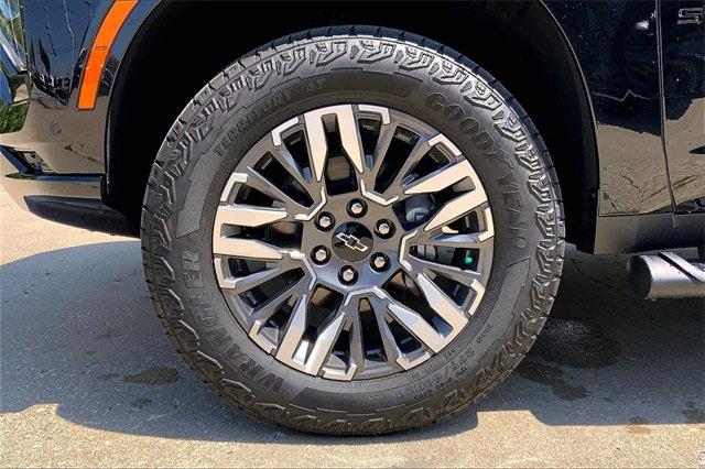 2025 Chevrolet Suburban Vehicle Photo in KANSAS CITY, MO 64114-4502