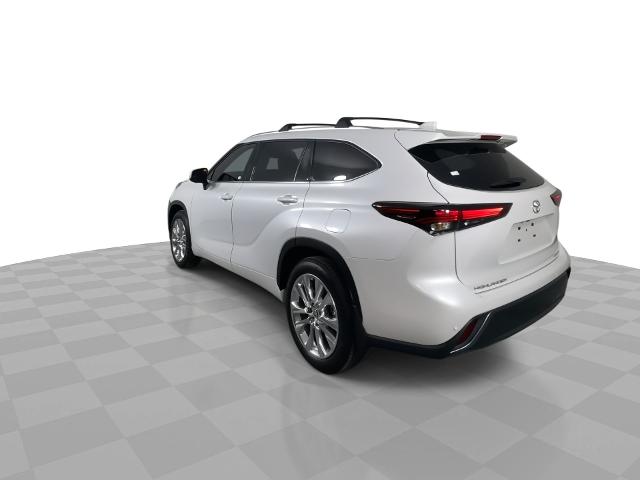 2024 Toyota Highlander Vehicle Photo in GILBERT, AZ 85297-0402