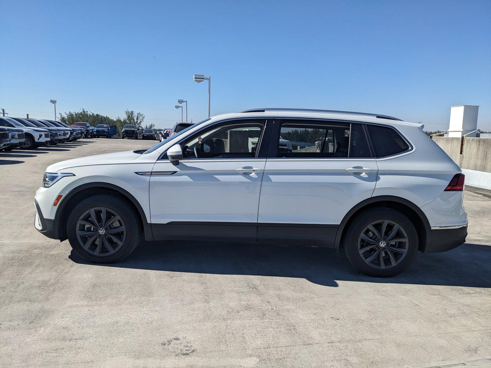 2022 Volkswagen TIGUAN Vehicle Photo in MIAMI, FL 33172-3015