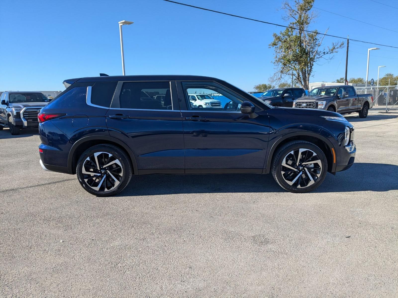 2024 Mitsubishi Outlander Vehicle Photo in Seguin, TX 78155