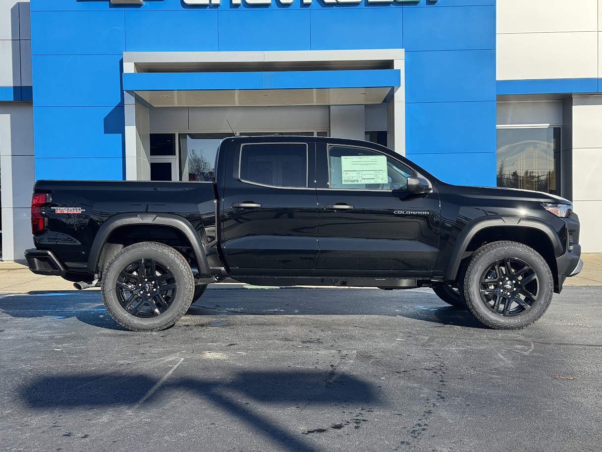 2025 Chevrolet Colorado Vehicle Photo in BOONVILLE, IN 47601-9633