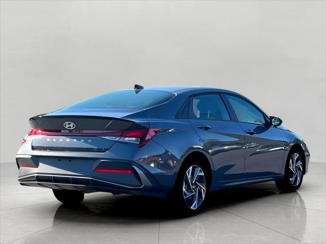 2025 Hyundai ELANTRA Vehicle Photo in Green Bay, WI 54304