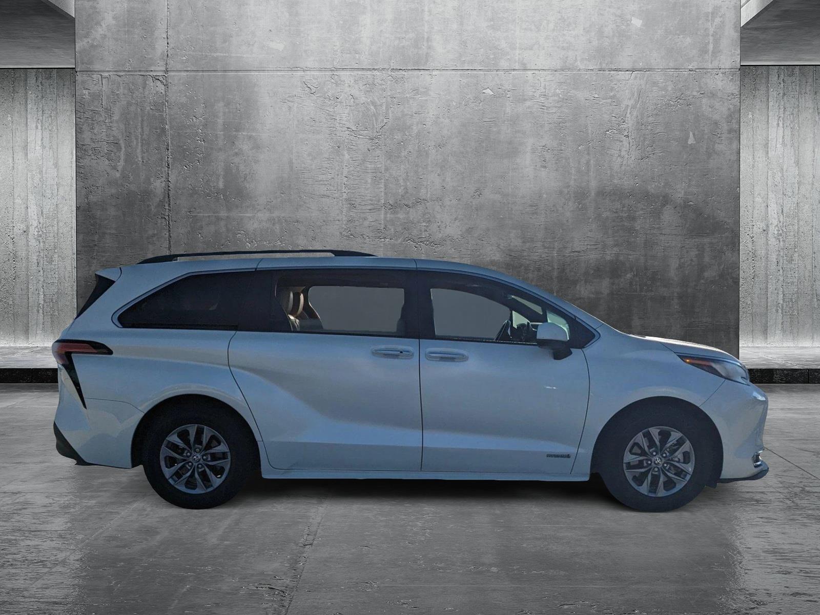 2021 Toyota Sienna Vehicle Photo in Davie, FL 33331