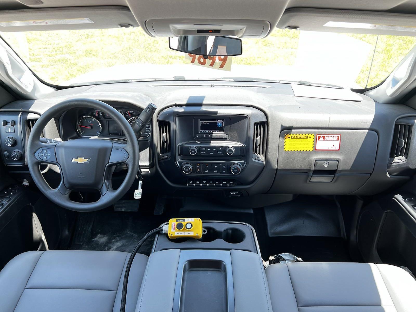 2024 Chevrolet Silverado 5500 HD Vehicle Photo in GEORGETOWN, TX 78626-7508