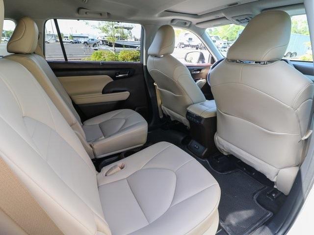 2021 Toyota Highlander Vehicle Photo in HOMOSASSA, FL 34448-1461