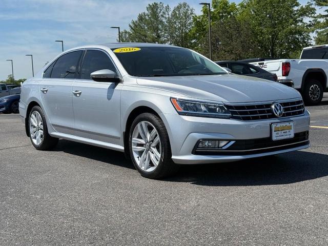 2016 Volkswagen Passat Vehicle Photo in COLUMBIA, MO 65203-3903
