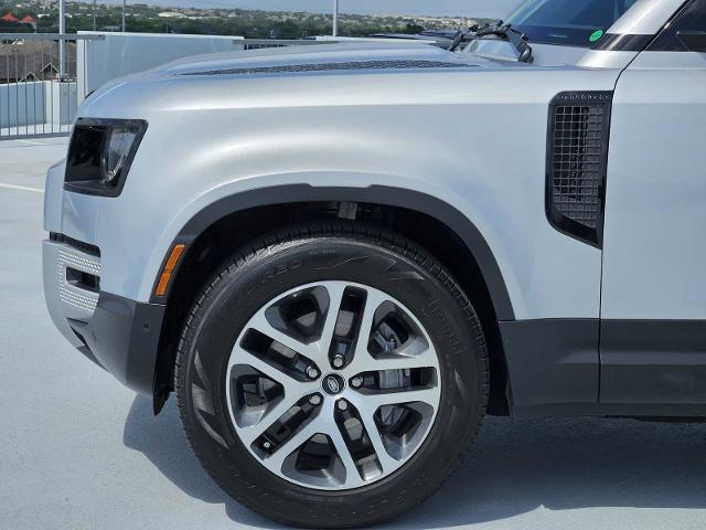 2024 Defender Vehicle Photo in AUSTIN, TX 78717