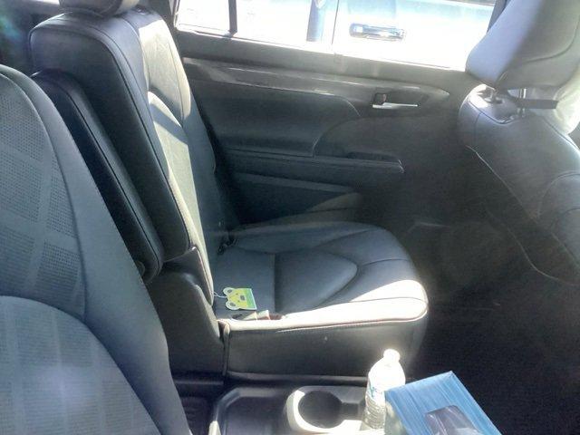 2021 Toyota Highlander Vehicle Photo in PUYALLUP, WA 98371-4149
