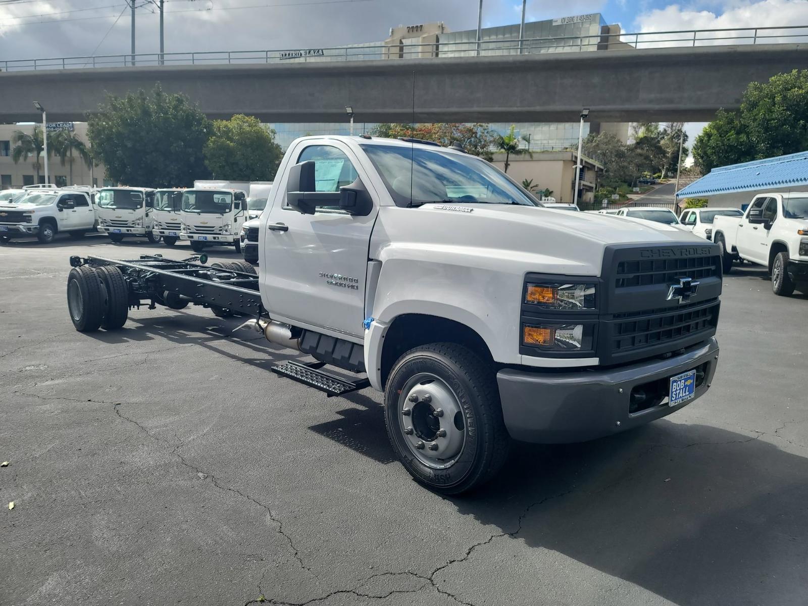 2023 Chevrolet Silverado Chassis Cab Vehicle Photo in LA MESA, CA 91942-8211