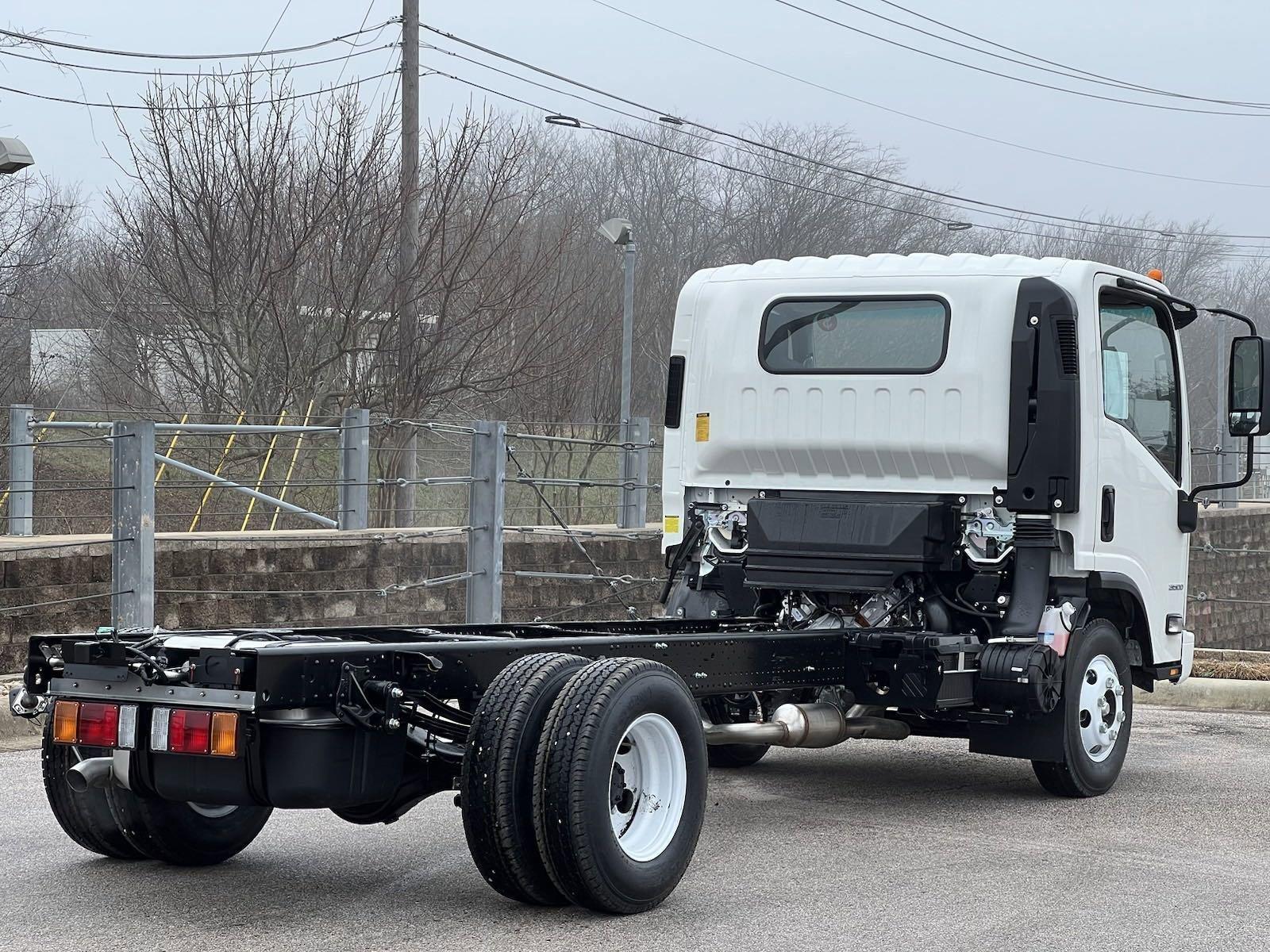 2024 Chevrolet Low Cab Forward 3500 Vehicle Photo in GEORGETOWN, TX 78626-7508