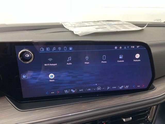 2025 Chevrolet Suburban Vehicle Photo in PHOENIX, AZ 85014-3381