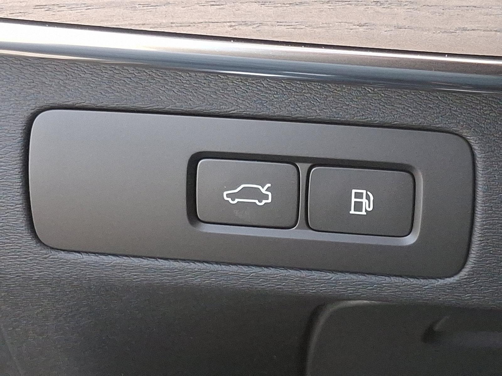 2025 Volvo XC90 Plug-In Hybrid Vehicle Photo in Trevose, PA 19053