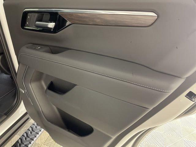 2025 Chevrolet Tahoe Vehicle Photo in PHOENIX, AZ 85014-3381