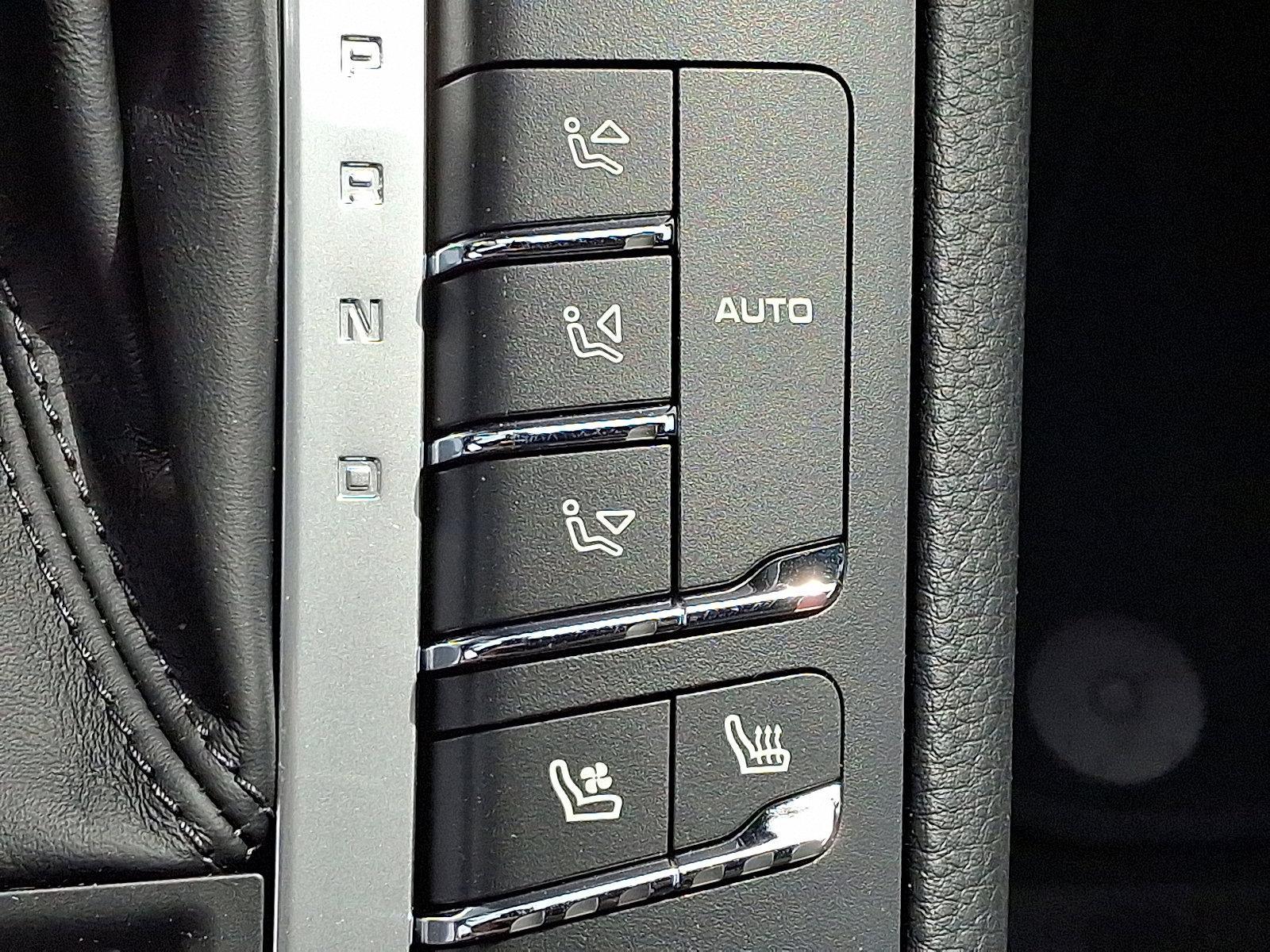 2020 Porsche Macan Vehicle Photo in Lancaster, PA 17601