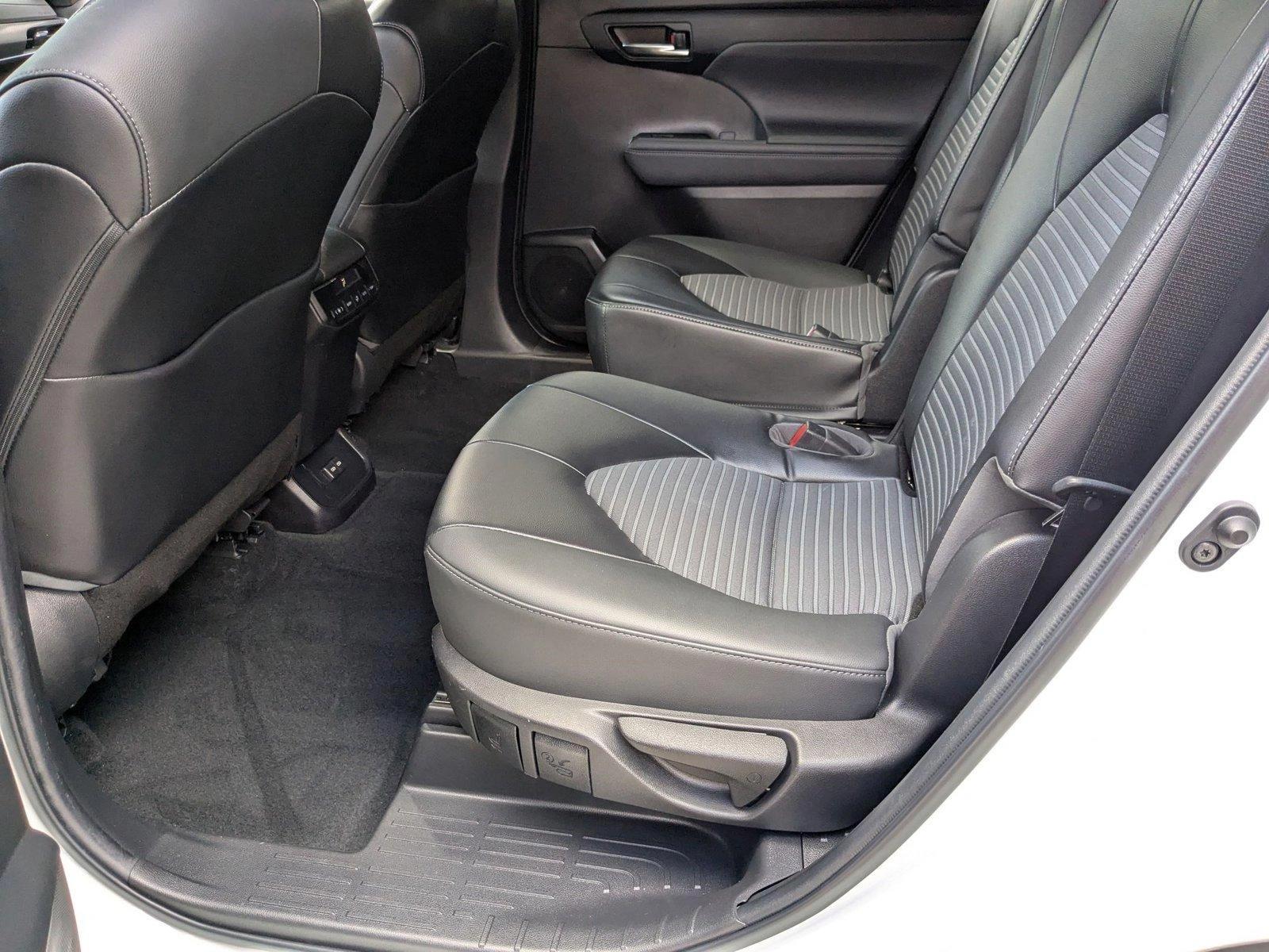 2022 Toyota Highlander Vehicle Photo in West Palm Beach, FL 33417