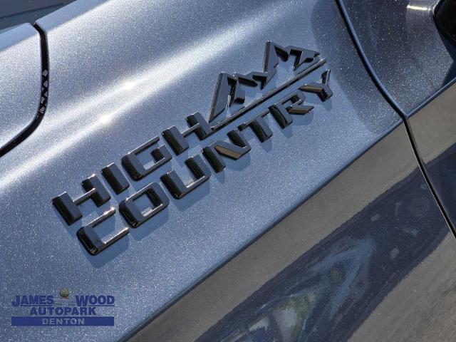 2021 Chevrolet Suburban Vehicle Photo in DENTON, TX 76210-9321