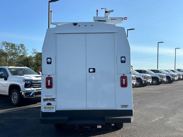 2024 Chevrolet Express Cutaway 3500 Vehicle Photo in COLUMBIA, MO 65203-3903