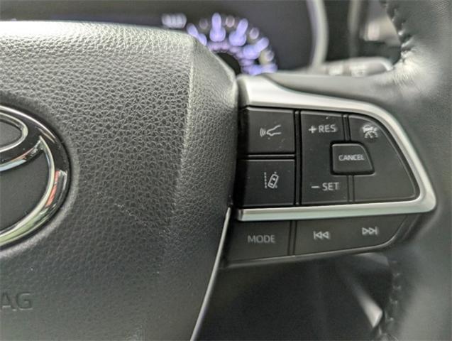 2023 Toyota Highlander Vehicle Photo in ENGLEWOOD, CO 80113-6708