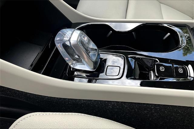 2025 Volvo XC40 Vehicle Photo in Houston, TX 77007