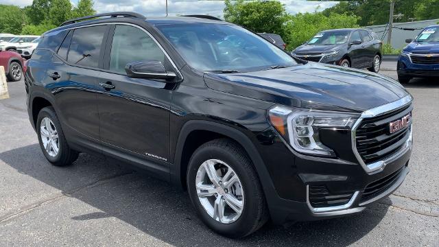 2022 GMC Terrain Vehicle Photo in MOON TOWNSHIP, PA 15108-2571