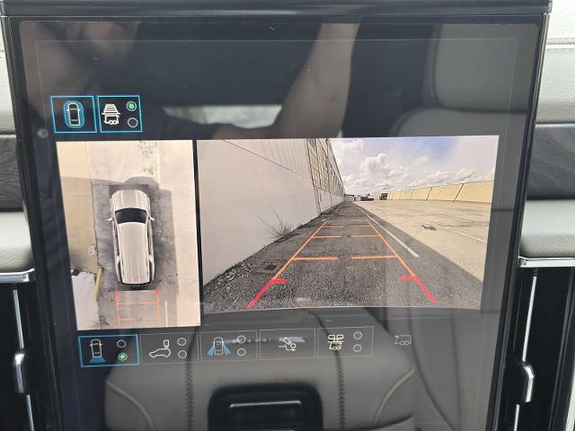 2025 GMC Yukon XL Vehicle Photo in DALLAS, TX 75209-3016