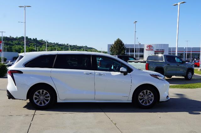 2021 Toyota Sienna Vehicle Photo in Riverdale, UT 84405