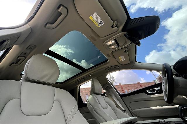 2022 Volvo XC60 Vehicle Photo in Houston, TX 77007