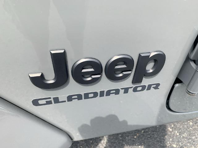 2021 Jeep Gladiator Vehicle Photo in MOON TOWNSHIP, PA 15108-2571