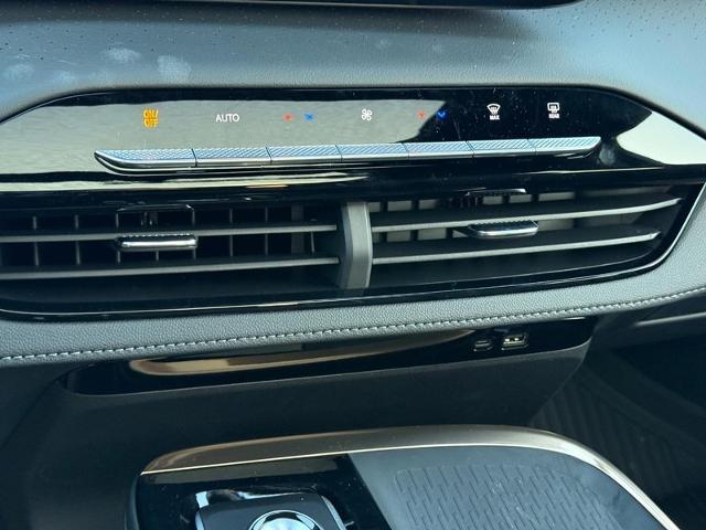 2025 Buick Enclave Vehicle Photo in COLUMBIA, MO 65203-3903