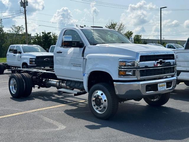 2024 Chevrolet Silverado 5500 HD Vehicle Photo in COLUMBIA, MO 65203-3903