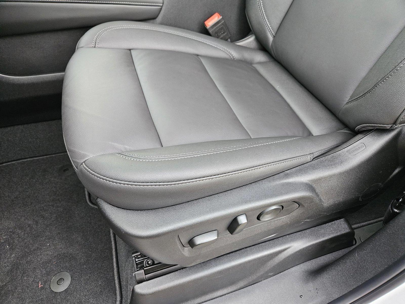 2025 Chevrolet Suburban Vehicle Photo in WACO, TX 76710-2592