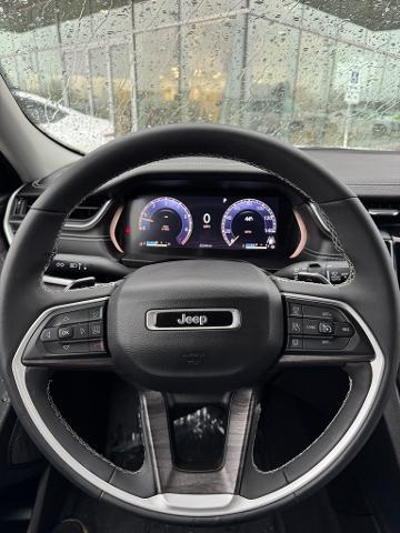 2023 Jeep Grand Cherokee L Vehicle Photo in Peoria, IL 61615