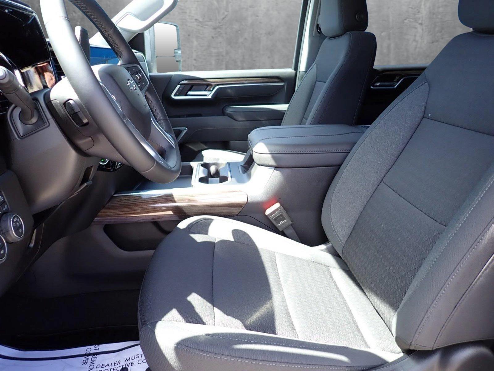 2025 Chevrolet Silverado 2500 HD Vehicle Photo in DENVER, CO 80221-3610