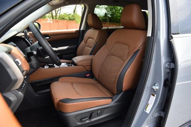 2025 Nissan Pathfinder Vehicle Photo in Ballwin, MO 63011