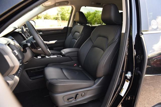 2025 Nissan Pathfinder Vehicle Photo in Ballwin, MO 63011
