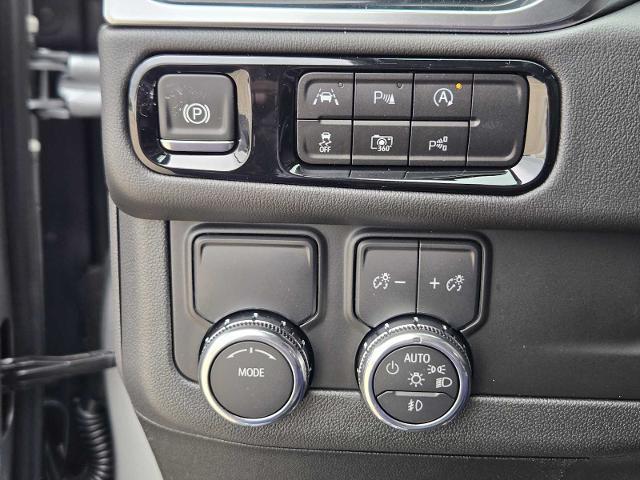 2025 GMC Yukon XL Vehicle Photo in DALLAS, TX 75209-3016