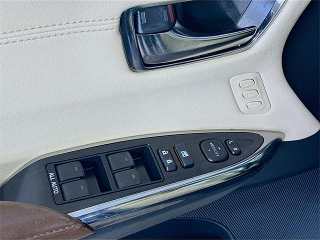 2015 Toyota Avalon Hybrid Vehicle Photo in Everett, WA 98204