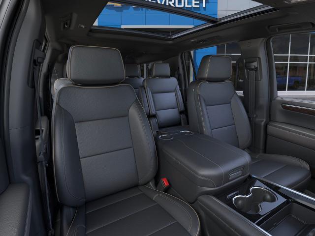 2025 Chevrolet Suburban Vehicle Photo in BETHLEHEM, PA 18017-9401