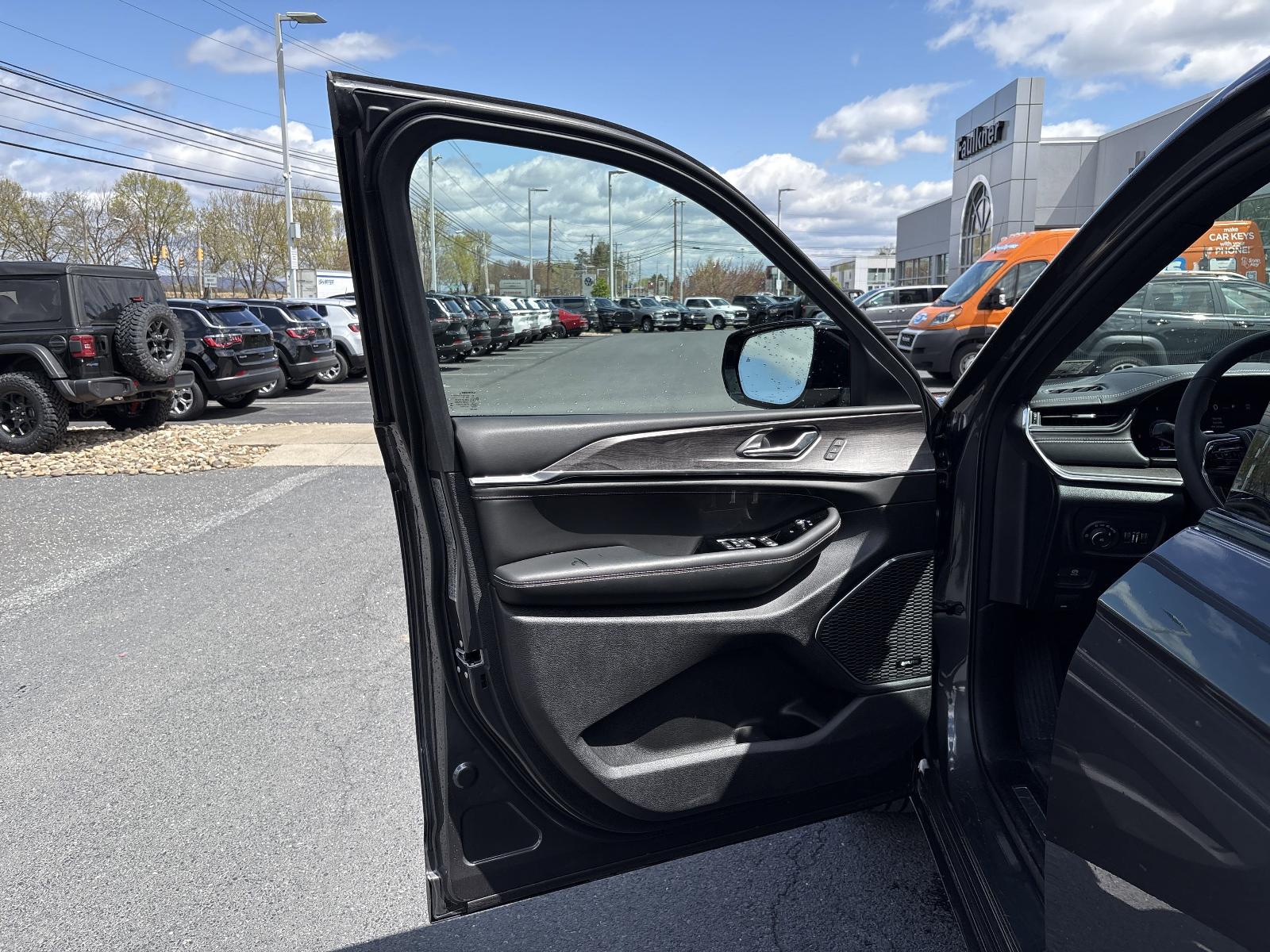 2025 Jeep Grand Cherokee Vehicle Photo in Mechanicsburg, PA 17050-1707