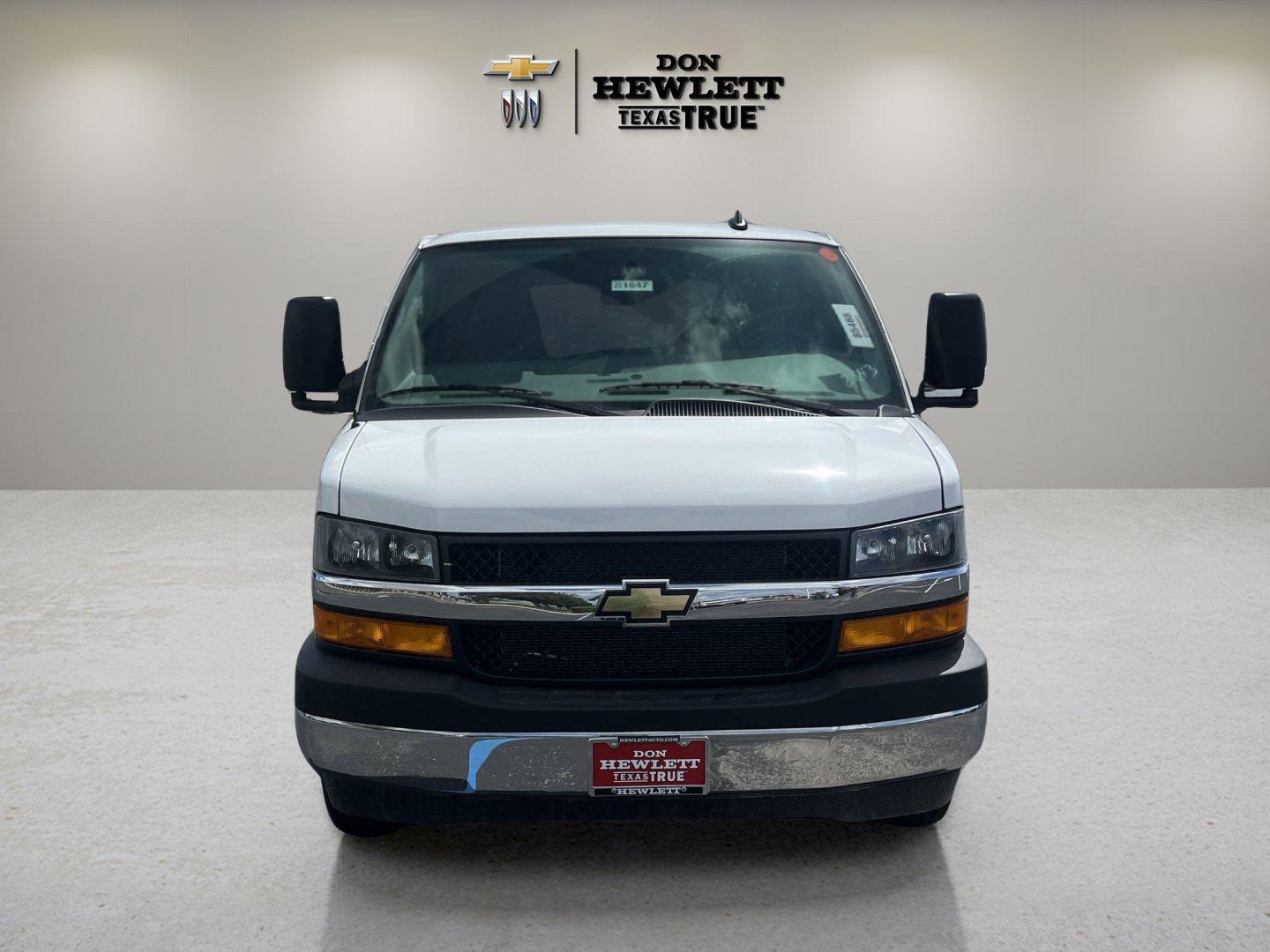 2025 Chevrolet Express Cutaway 3500 Vehicle Photo in GEORGETOWN, TX 78626-7508