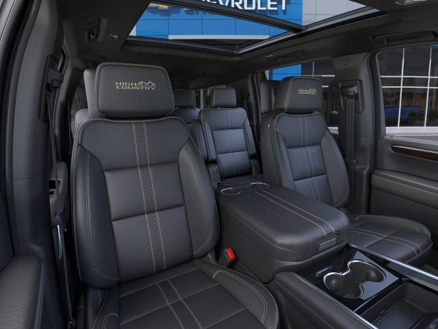 2025 Chevrolet Suburban Vehicle Photo in EVERETT, WA 98203-5662