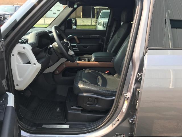 2024 Land Rover Defender Vehicle Photo in GREEN BAY, WI 54303-3330