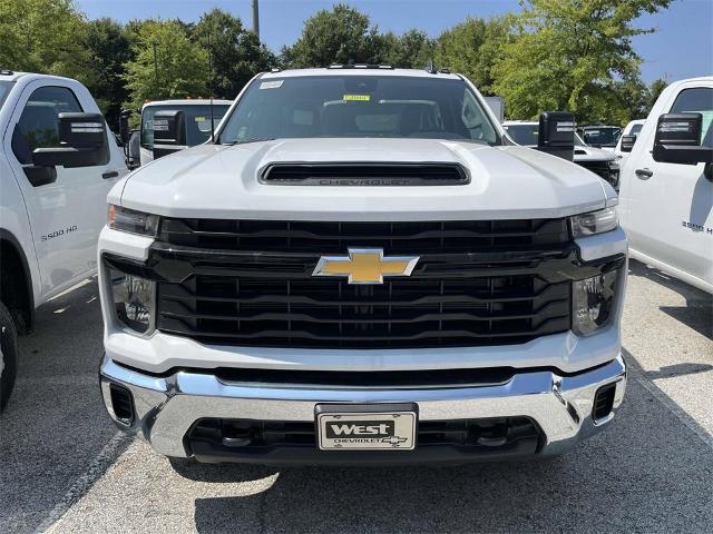 2024 Chevrolet Silverado 3500 HD Chassis Cab Vehicle Photo in ALCOA, TN 37701-3235